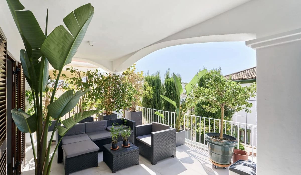 6 sypialnia Dom blizniak na sprzedaż w Marbella z basenem garażem - 1 500 000 € (Ref: 9733295)