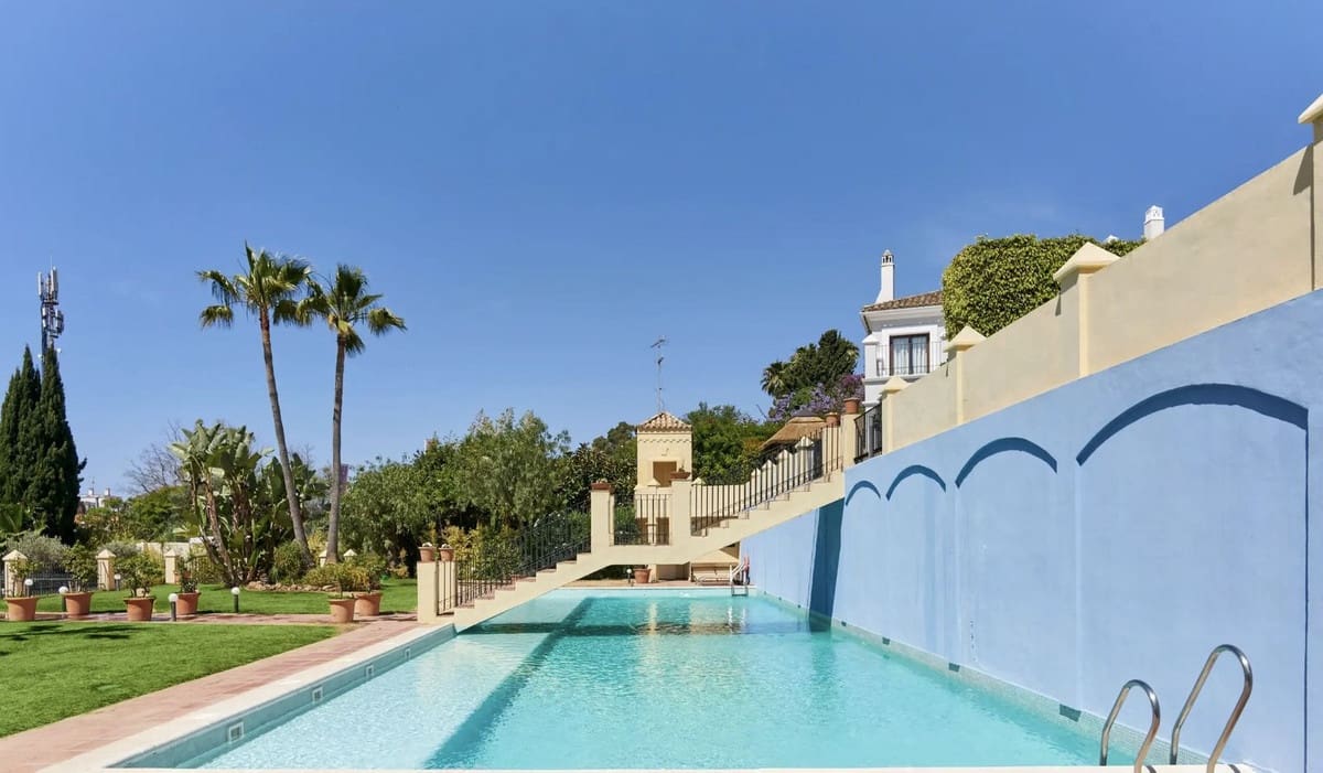 6 sypialnia Dom blizniak na sprzedaż w Marbella z basenem garażem - 1 500 000 € (Ref: 9733295)