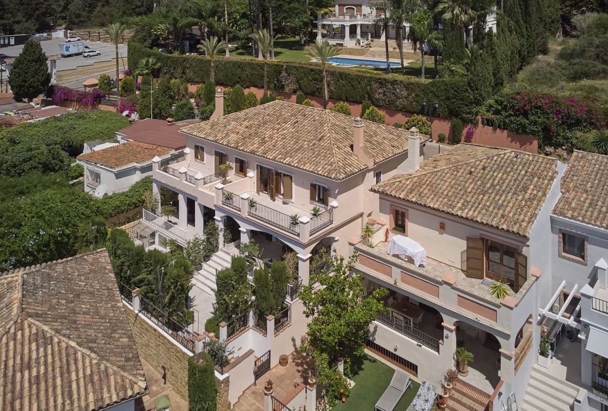 6 sypialnia Dom blizniak na sprzedaż w Marbella z basenem garażem - 1 500 000 € (Ref: 9733295)