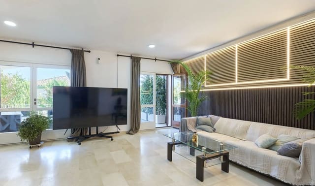 Pareado de 6 habitaciones en Marbella en venta con piscina garaje - 1.500.000 € (Ref: 9733295)