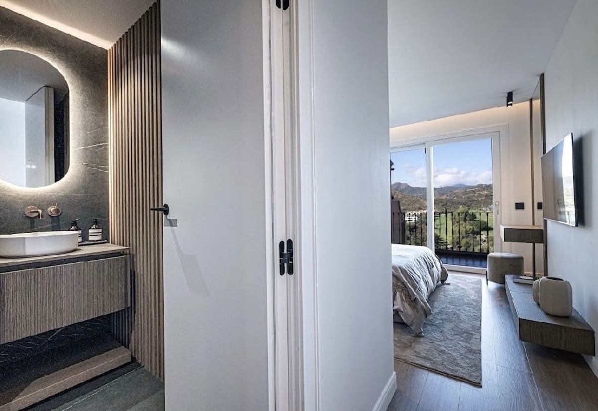 3 sypialnia Dom na sprzedaż w Benahavis z basenem garażem - 1 395 000 € (Ref: 9733296)