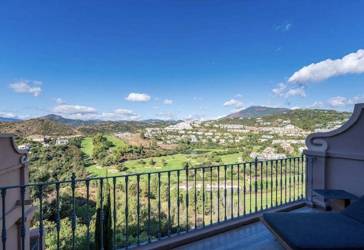 3 sypialnia Dom na sprzedaż w Benahavis z basenem garażem - 1 395 000 € (Ref: 9733296)