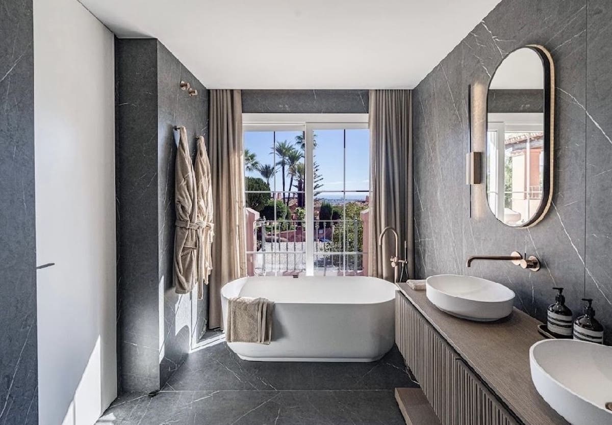 3 sypialnia Dom na sprzedaż w Benahavis z basenem garażem - 1 395 000 € (Ref: 9733296)