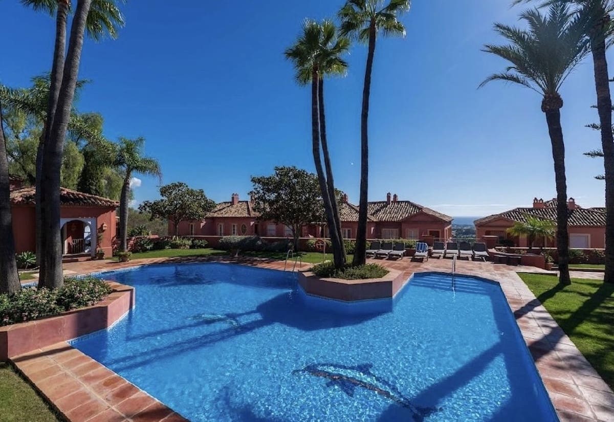 3 sypialnia Dom na sprzedaż w Benahavis z basenem garażem - 1 395 000 € (Ref: 9733296)