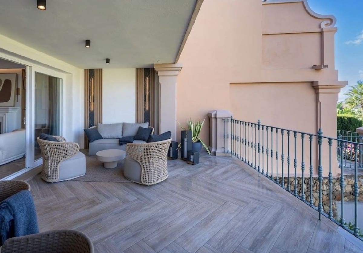 3 sypialnia Dom na sprzedaż w Benahavis z basenem garażem - 1 395 000 € (Ref: 9733296)