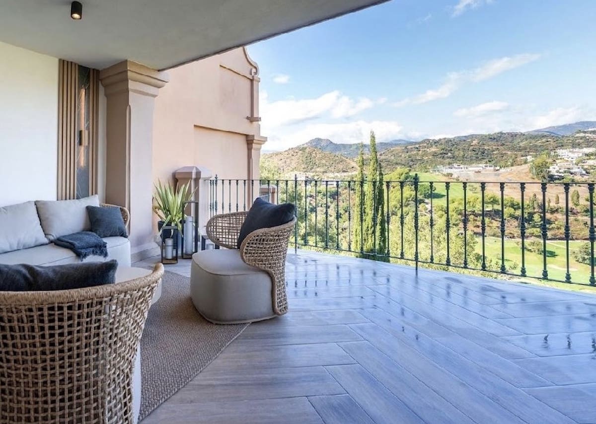 3 sypialnia Dom na sprzedaż w Benahavis z basenem garażem - 1 395 000 € (Ref: 9733296)