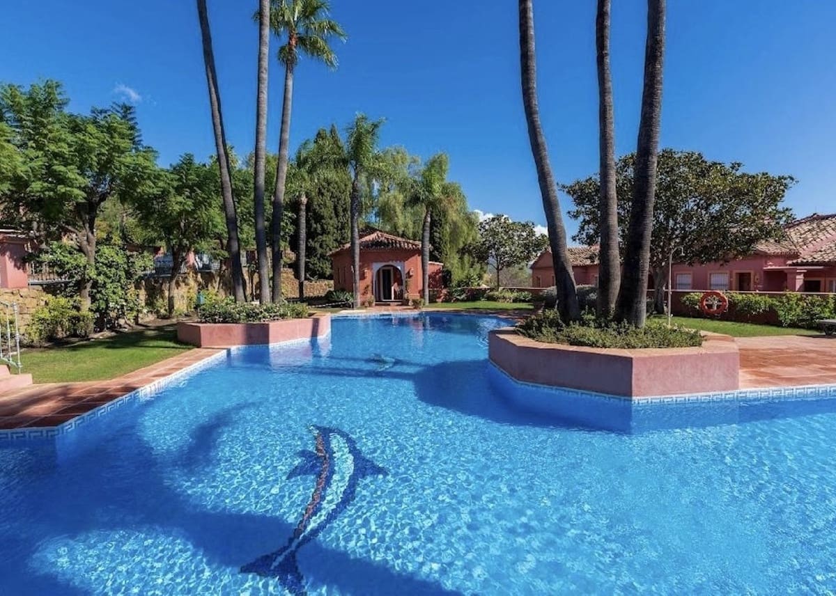 3 sypialnia Dom na sprzedaż w Benahavis z basenem garażem - 1 395 000 € (Ref: 9733296)