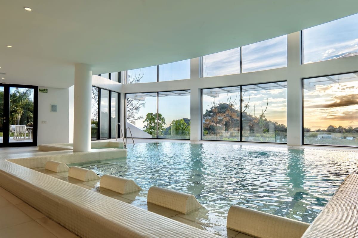 3 bedroom Apartment for sale in Ojen with pool garage - € 1,195,000 (Ref: 9733299)