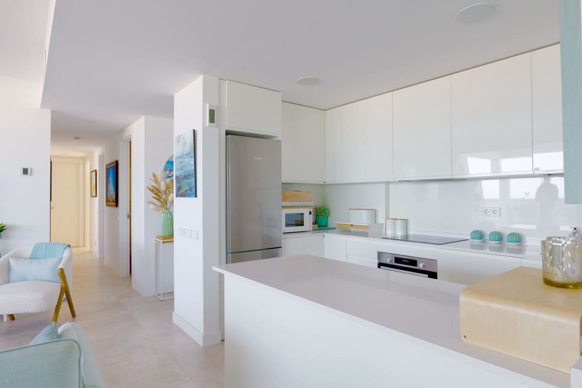 4 bedroom Penthouse for sale in New Golden Mile with pool garage - € 1,190,000 (Ref: 9733300)