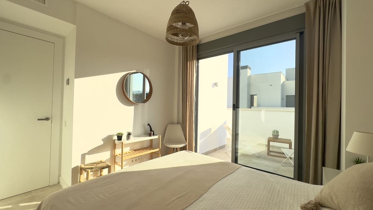 4 bedroom Penthouse for sale in New Golden Mile with pool garage - € 1,190,000 (Ref: 9733300)