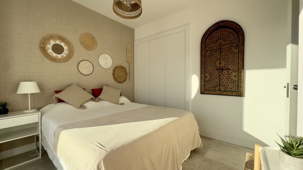 4 bedroom Penthouse for sale in New Golden Mile with pool garage - € 1,190,000 (Ref: 9733300)