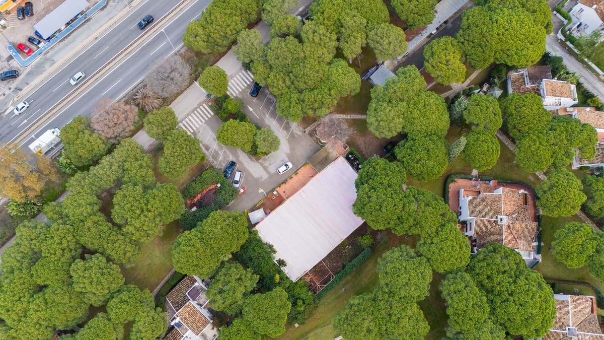 5 bedroom Commercial for sale in El Paraiso - € 1,175,000 (Ref: 9733301)