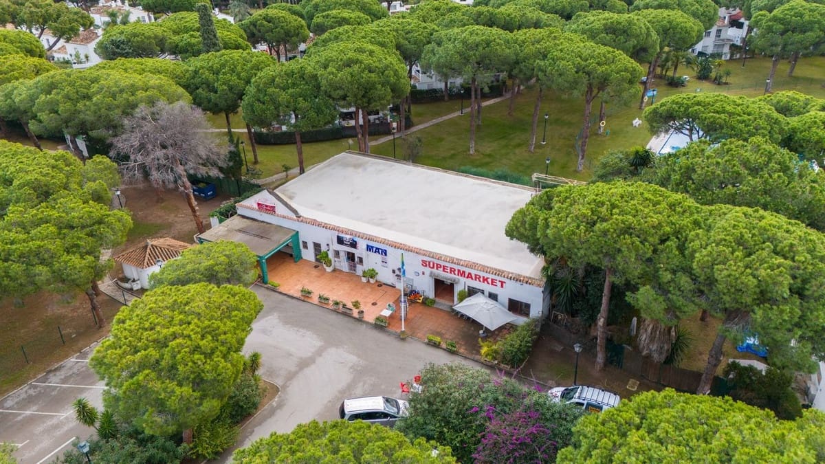 5 bedroom Commercial for sale in El Paraiso - € 1,175,000 (Ref: 9733301)