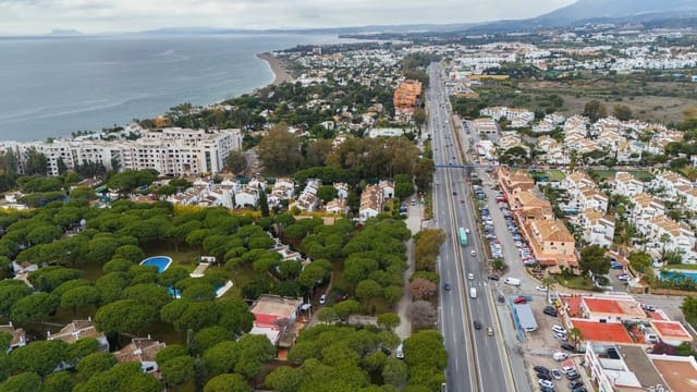 5 slaapkamer Commercieel te koop in El Paraiso, Estepona - € 1.175.000 (Ref: 9733301)