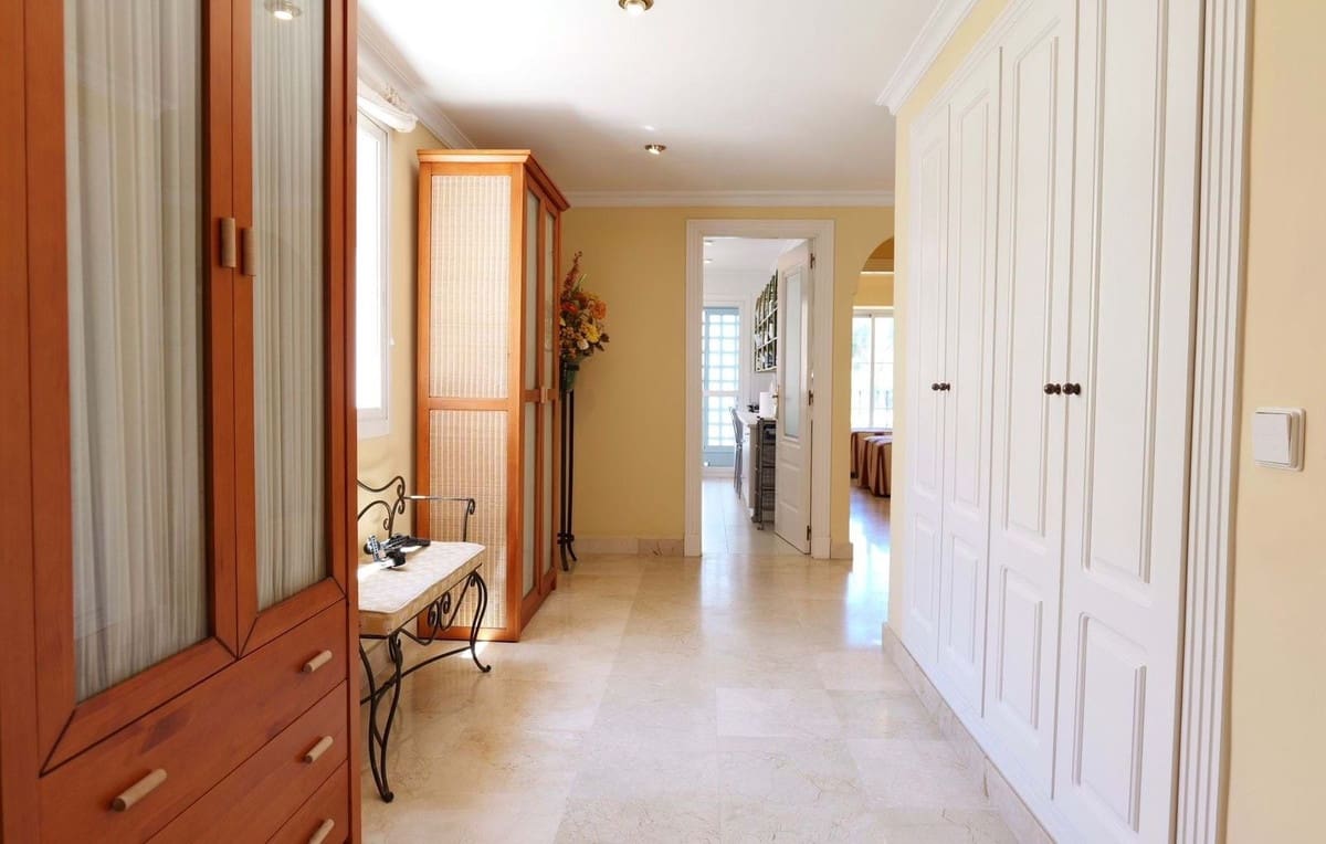 2 quarto Apartamento para venda em Puerto Banus com piscina garagem - 1 100 000 € (Ref: 9733303)