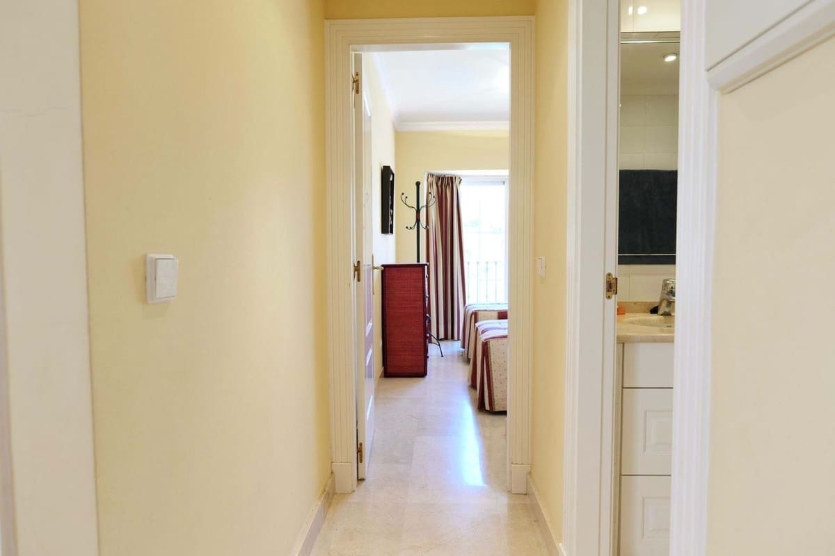 2 quarto Apartamento para venda em Puerto Banus com piscina garagem - 1 100 000 € (Ref: 9733303)