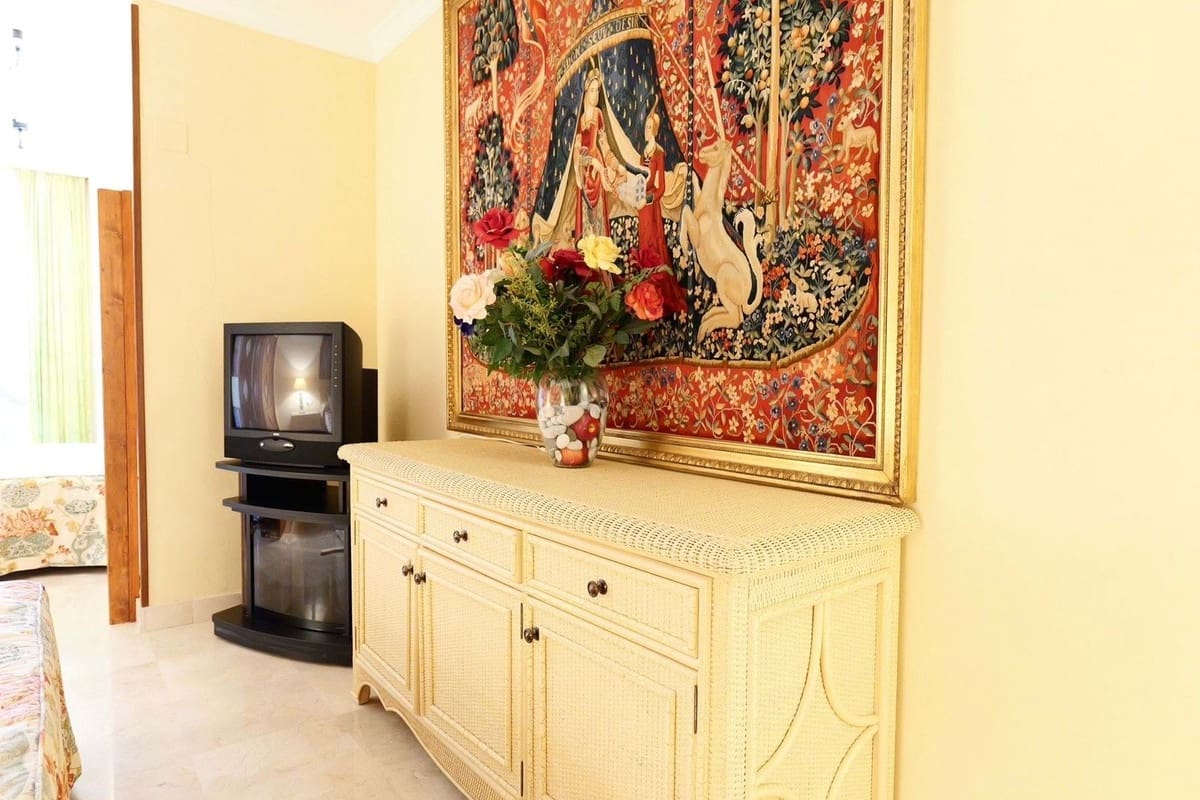 2 quarto Apartamento para venda em Puerto Banus com piscina garagem - 1 100 000 € (Ref: 9733303)