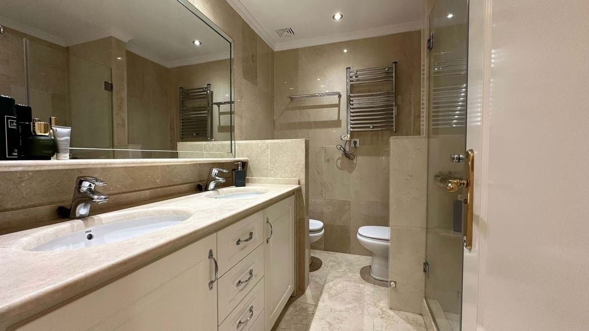 2 quarto Apartamento para venda em Puerto Banus com piscina garagem - 1 100 000 € (Ref: 9733303)