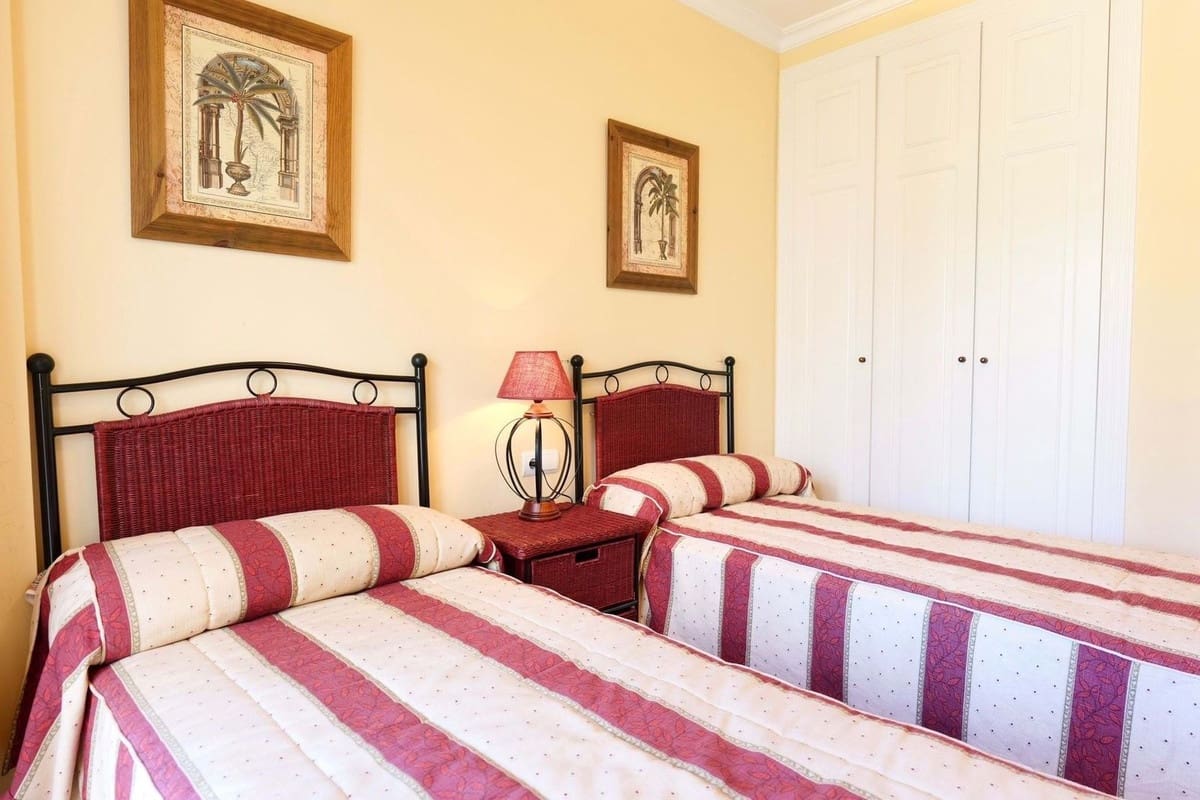 2 quarto Apartamento para venda em Puerto Banus com piscina garagem - 1 100 000 € (Ref: 9733303)