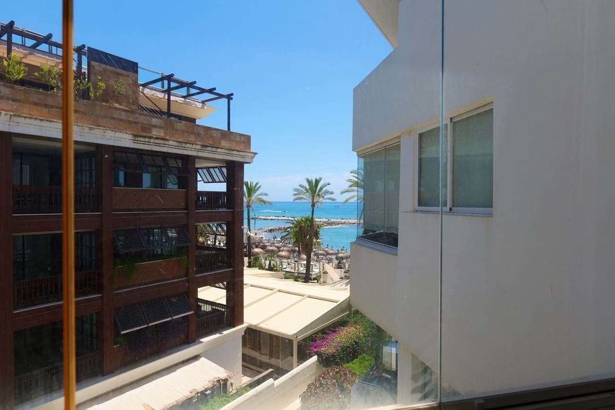 2 quarto Apartamento para venda em Puerto Banus com piscina garagem - 1 100 000 € (Ref: 9733303)