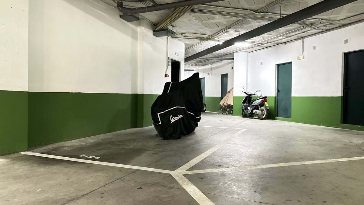 2 quarto Apartamento para venda em Puerto Banus com piscina garagem - 1 100 000 € (Ref: 9733303)