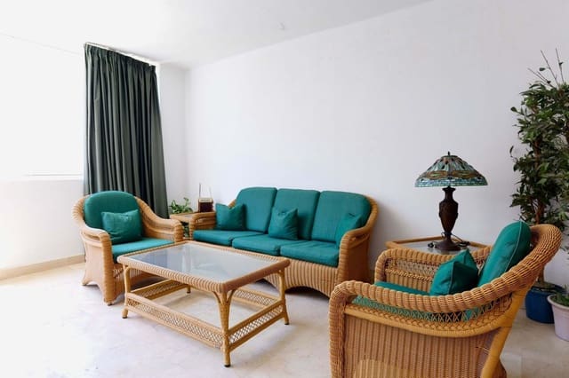 Apartamento de 2 habitaciones en Puerto Banus, Marbella en venta con piscina garaje - 1.100.000 € (Ref: 9733303)