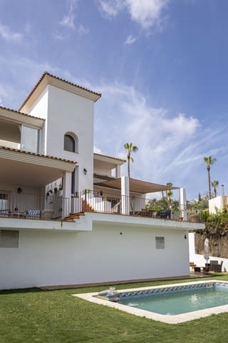 Chalet de 5 habitaciones en Sotogrande Alto, San Roque en venta con piscina garaje - 1.080.000 € (Ref: 9733304)