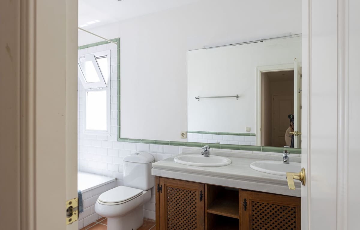 Chalet de 5 habitaciones en Sotogrande en venta con piscina garaje - 1.080.000 € (Ref: 9733304)