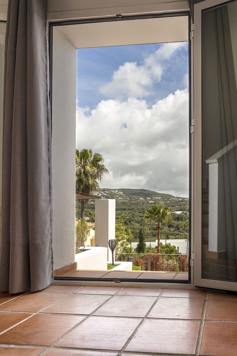 Chalet de 5 habitaciones en Sotogrande en venta con piscina garaje - 1.080.000 € (Ref: 9733304)