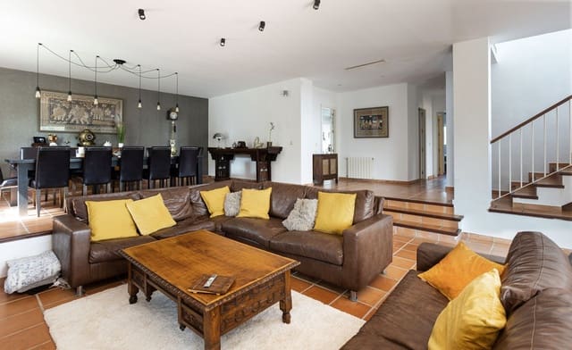 5 makuuhuone Huvila myytävänä paikassa Sotogrande Alto, San Roque mukana uima-altaan 
autotalli - 1 080 000 € (Ref: 9733304)