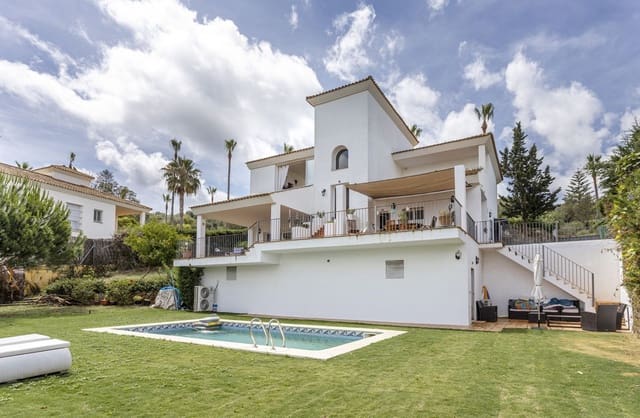 Chalet de 5 habitaciones en Sotogrande Alto, San Roque en venta con piscina garaje - 1.080.000 € (Ref: 9733304)