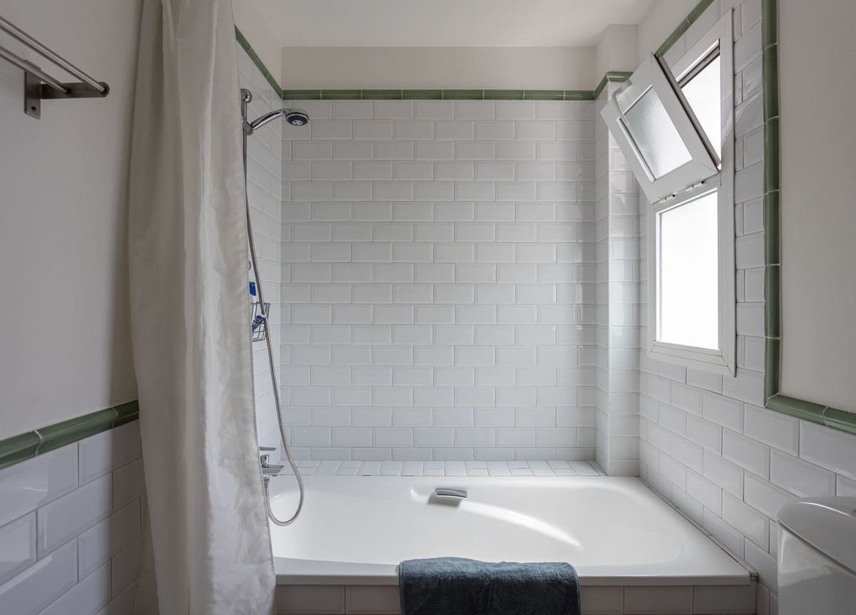 5 bedroom Villa for sale in Sotogrande with pool garage - € 1,080,000 (Ref: 9733304)