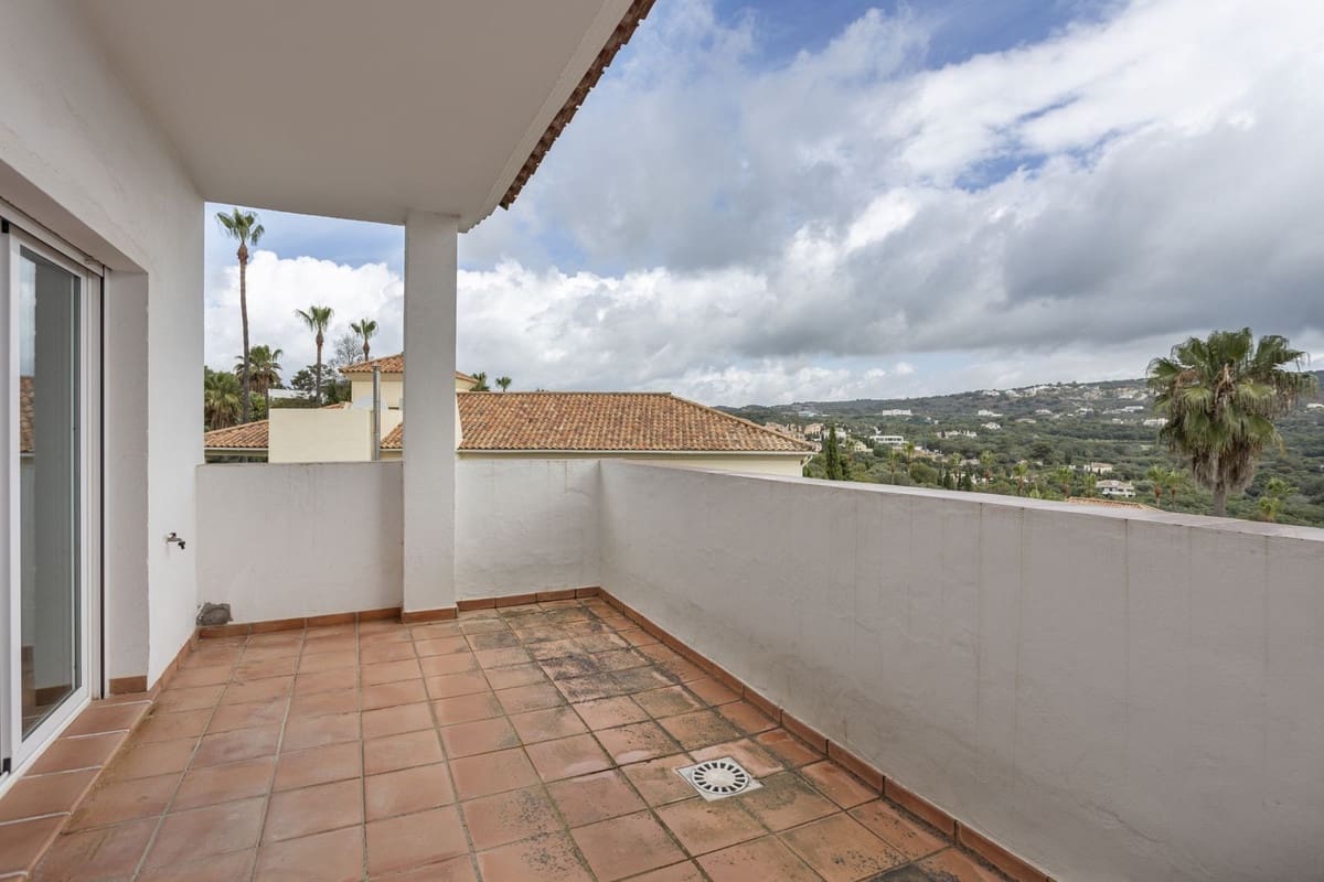 5 bedroom Villa for sale in Sotogrande with pool garage - € 1,080,000 (Ref: 9733304)