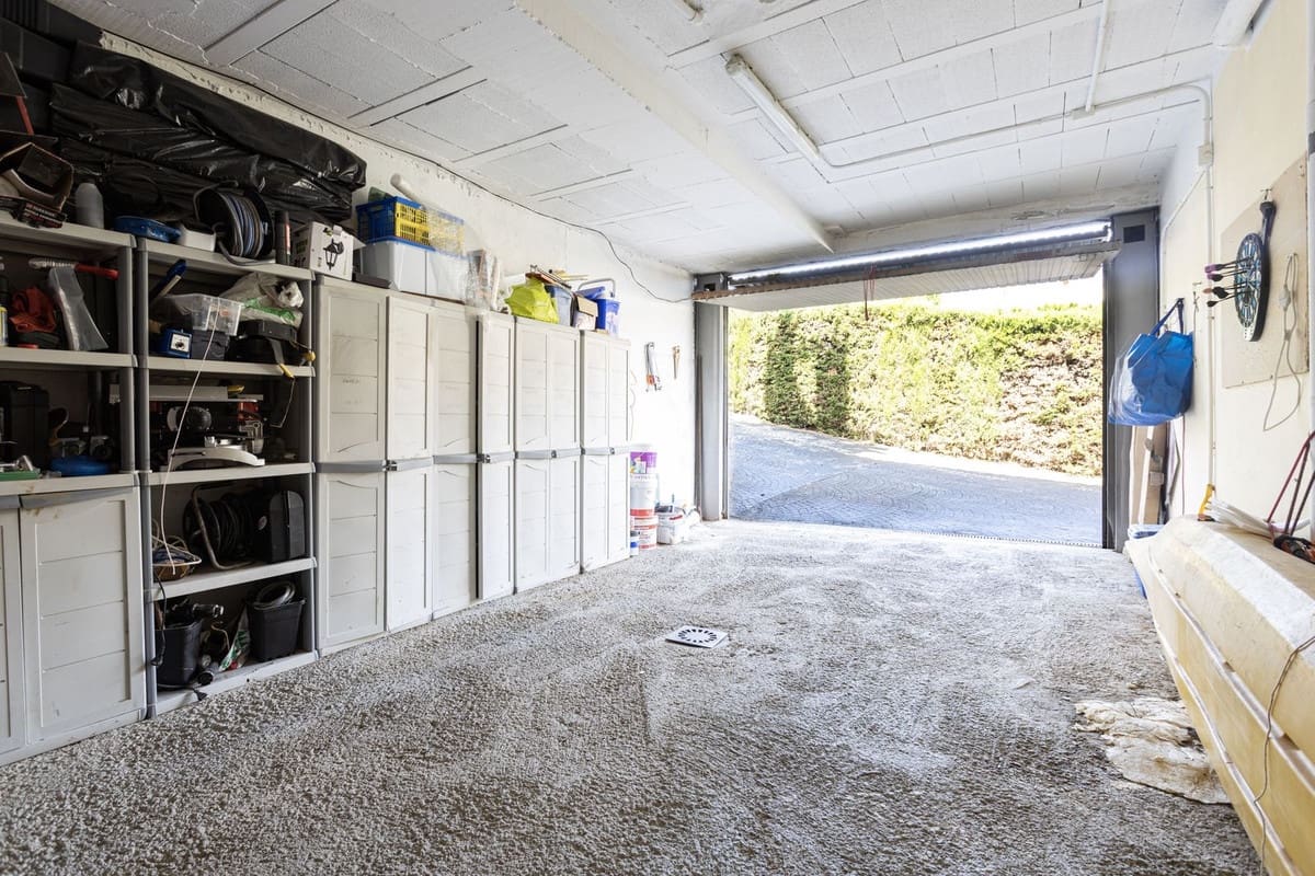 5 bedroom Villa for sale in Sotogrande with pool garage - € 1,080,000 (Ref: 9733304)