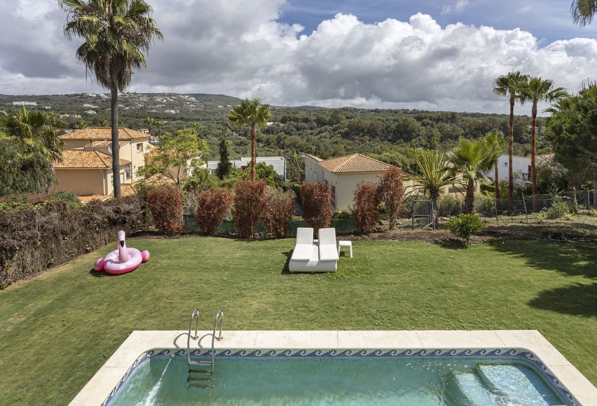 5 bedroom Villa for sale in Sotogrande with pool garage - € 1,080,000 (Ref: 9733304)