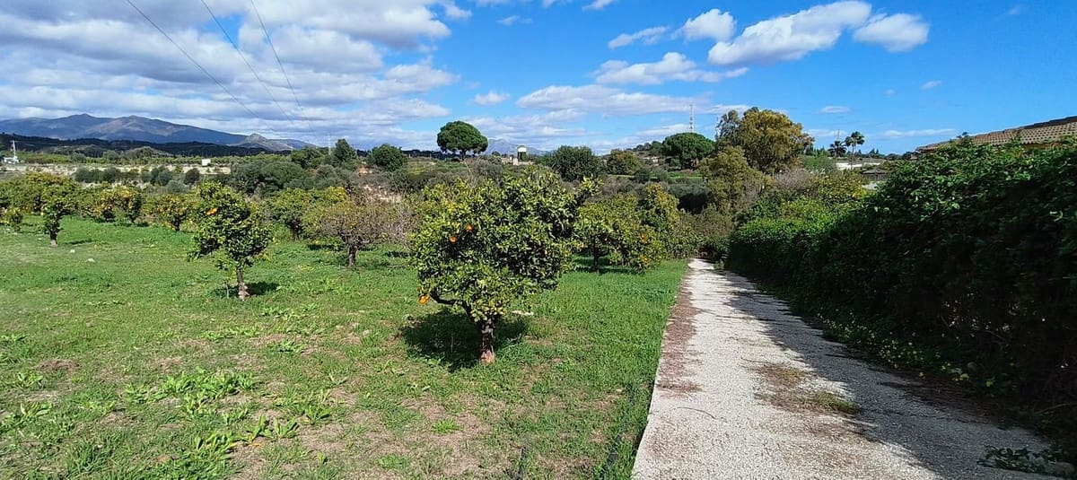 3 bedroom Finca/Country House for sale in Estepona with garage - € 899,000 (Ref: 9733306)