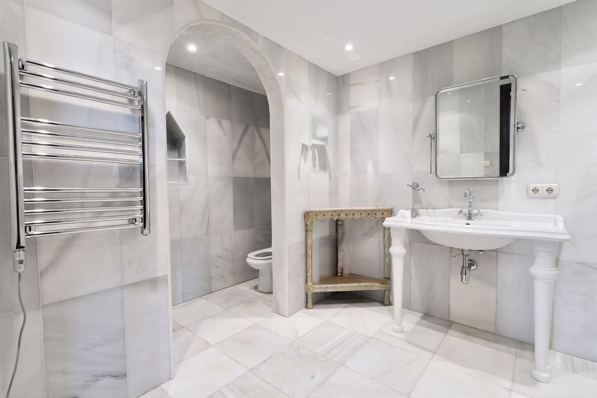 9 bedroom Villa for sale in La Mairena with pool garage - € 12,500,000 (Ref: 9733309)