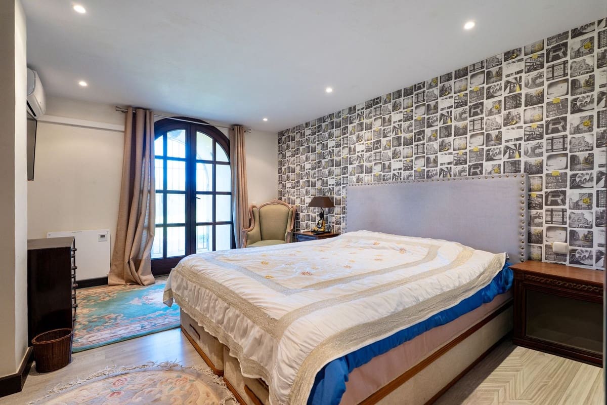 9 bedroom Villa for sale in La Mairena with pool garage - € 12,500,000 (Ref: 9733309)