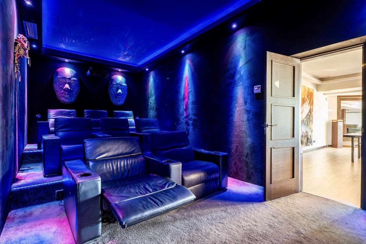 9 bedroom Villa for sale in La Mairena with pool garage - € 12,500,000 (Ref: 9733309)