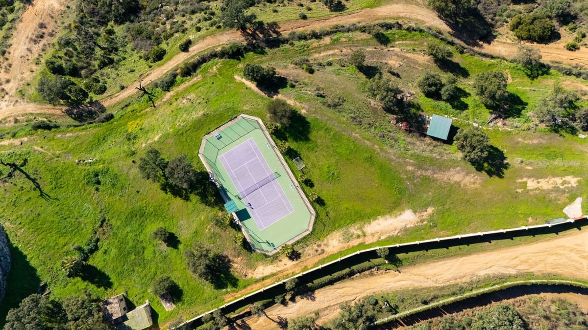 9 bedroom Villa for sale in La Mairena with pool garage - € 12,500,000 (Ref: 9733309)