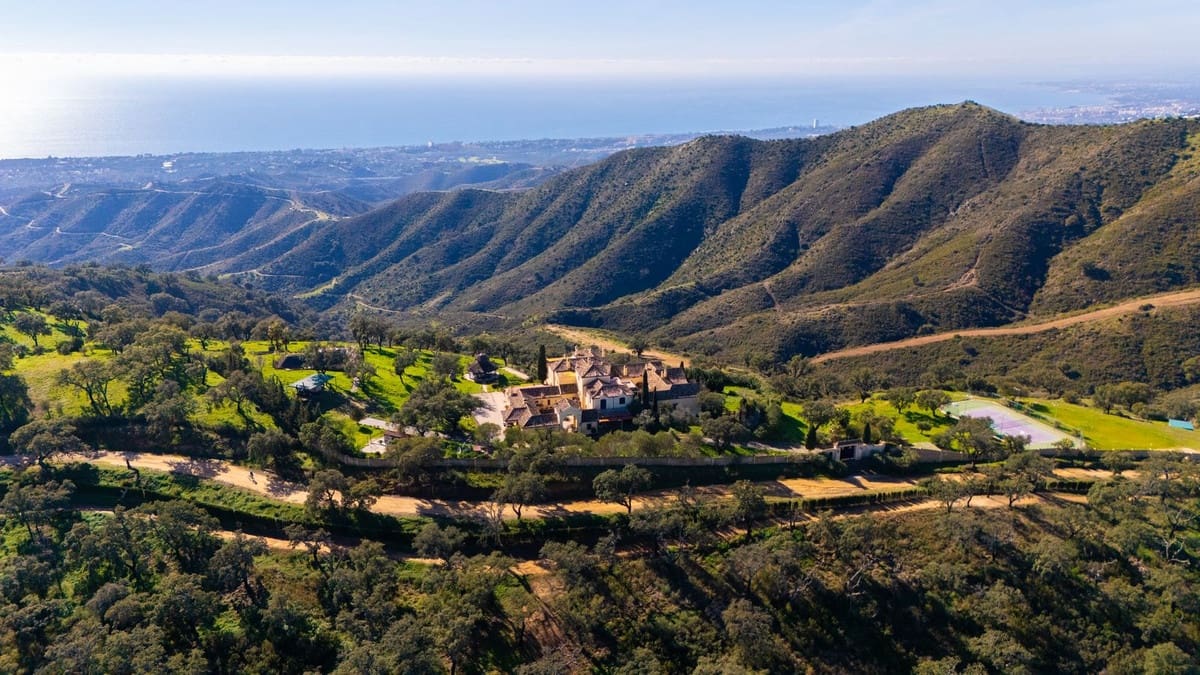 9 bedroom Villa for sale in La Mairena with pool garage - € 12,500,000 (Ref: 9733309)