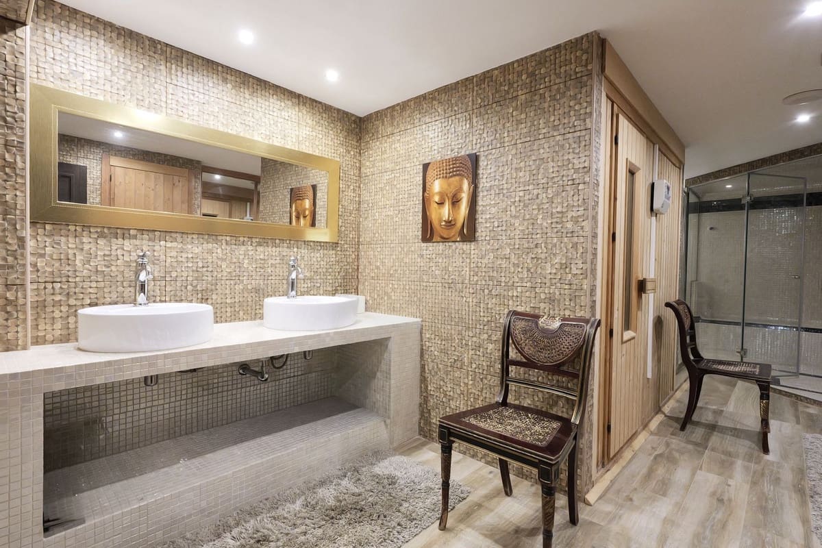 9 bedroom Villa for sale in La Mairena with pool garage - € 12,500,000 (Ref: 9733309)