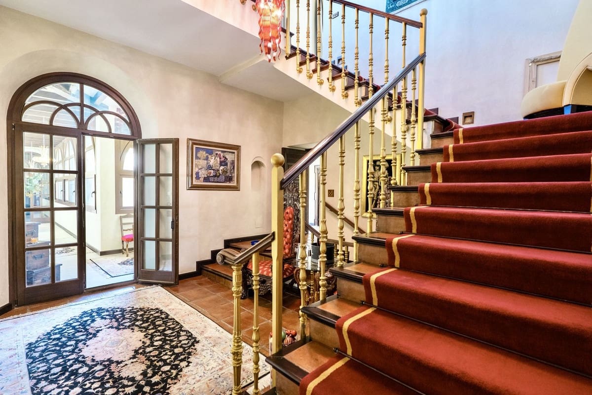 9 bedroom Villa for sale in La Mairena with pool garage - € 12,500,000 (Ref: 9733309)