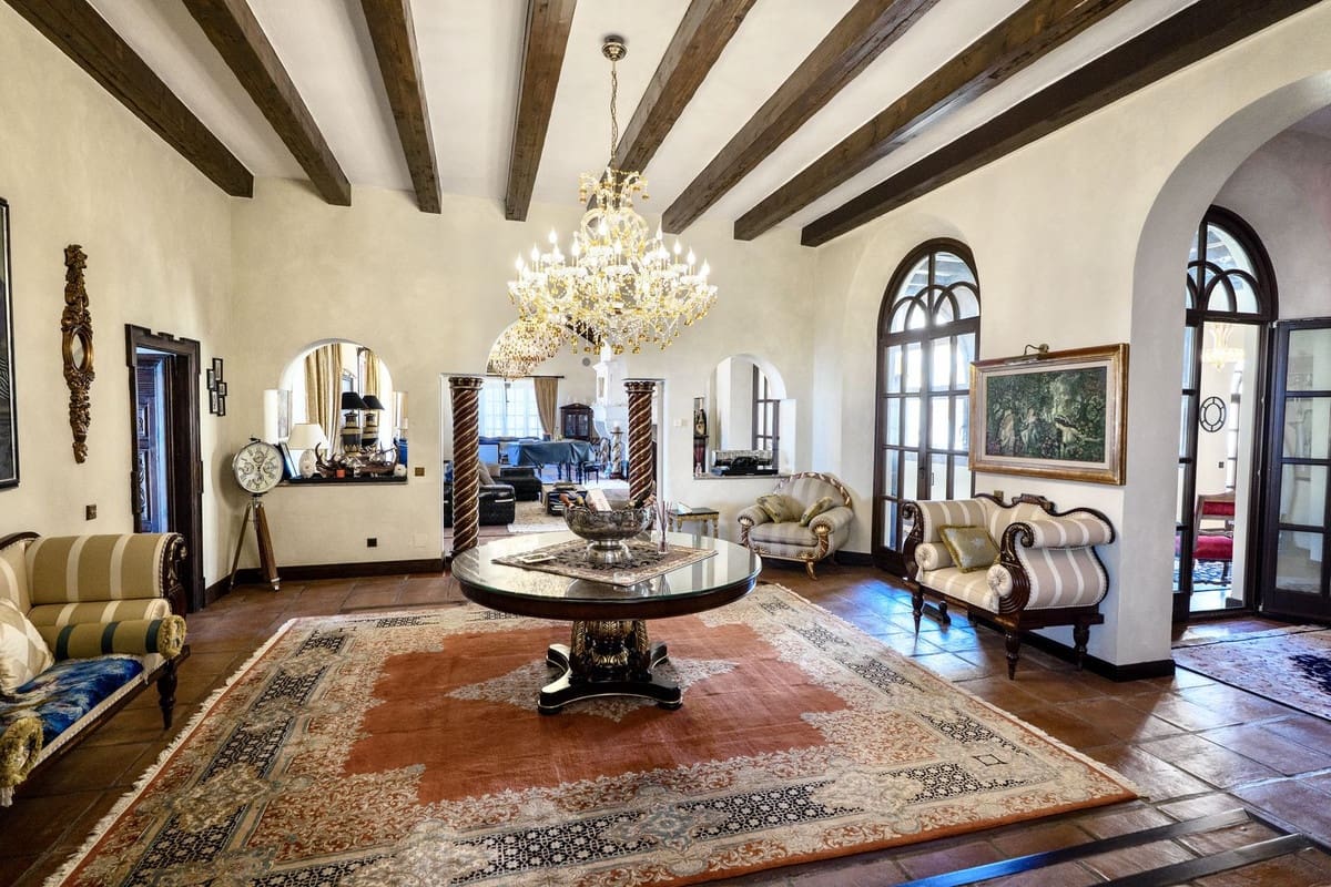 9 bedroom Villa for sale in La Mairena with pool garage - € 12,500,000 (Ref: 9733309)