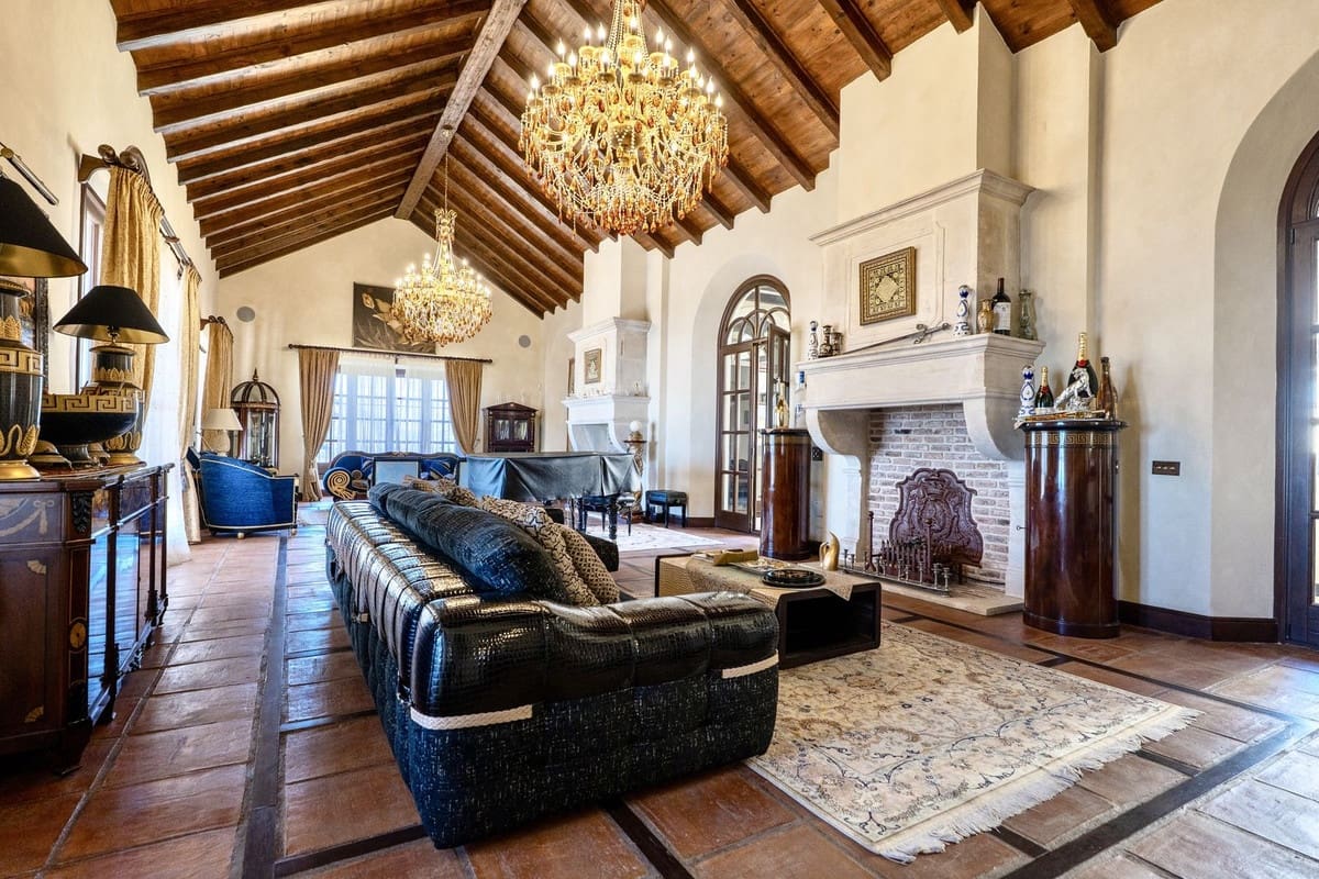 9 bedroom Villa for sale in La Mairena with pool garage - € 12,500,000 (Ref: 9733309)