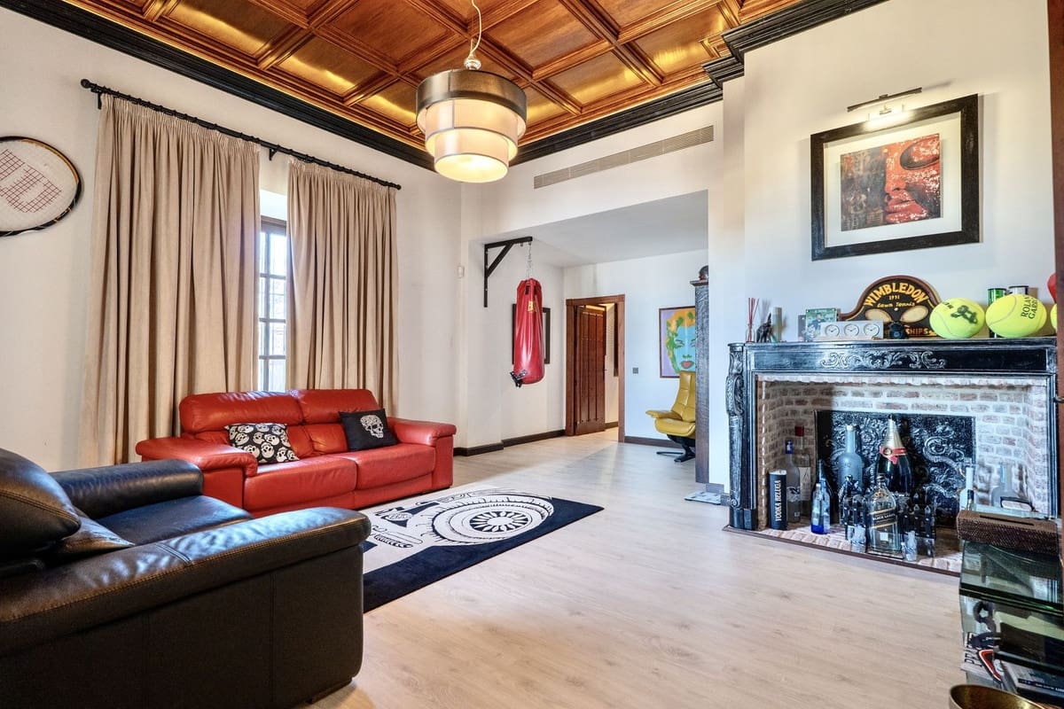 9 bedroom Villa for sale in La Mairena with pool garage - € 12,500,000 (Ref: 9733309)