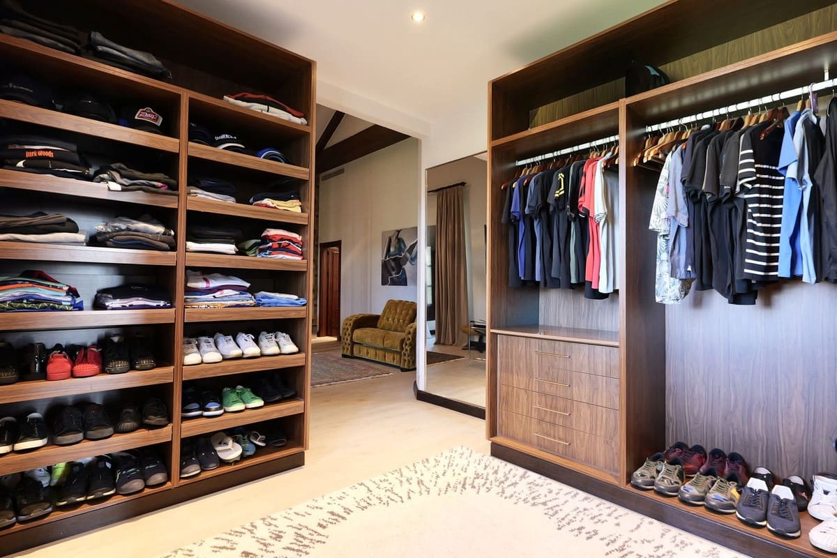 9 bedroom Villa for sale in La Mairena with pool garage - € 12,500,000 (Ref: 9733309)