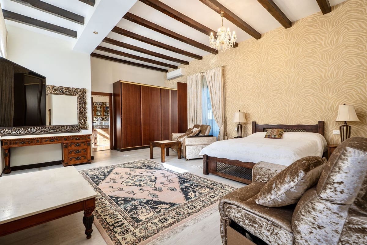 9 bedroom Villa for sale in La Mairena with pool garage - € 12,500,000 (Ref: 9733309)