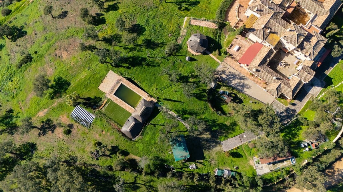 9 bedroom Villa for sale in La Mairena with pool garage - € 12,500,000 (Ref: 9733309)