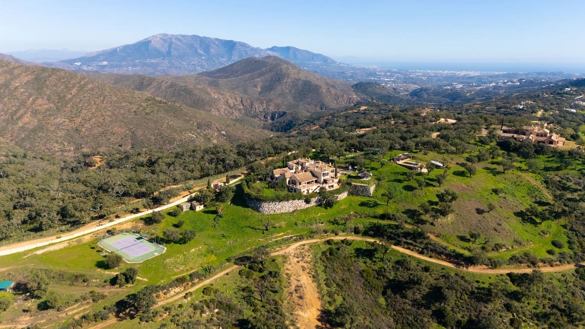 9 bedroom Villa for sale in La Mairena with pool garage - € 12,500,000 (Ref: 9733309)